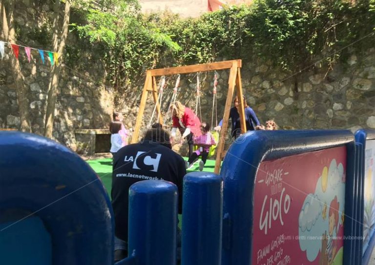 A Sant’Onofrio apre il parco giochi con gli arredi urbani del gruppo Pubbliemme – Video