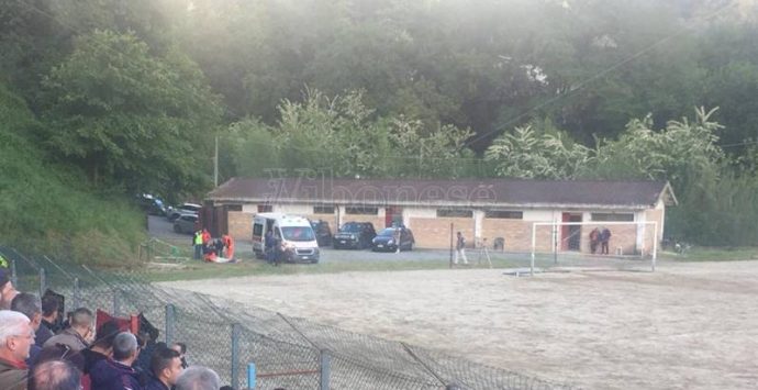 Petardo in campo durante la partita, paura per un giocatore del Soriano