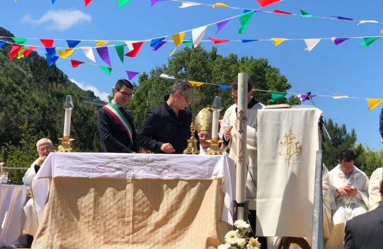 Pizzo, posata la prima pietra della chiesa intitolata alla “Risurrezione di Gesù”