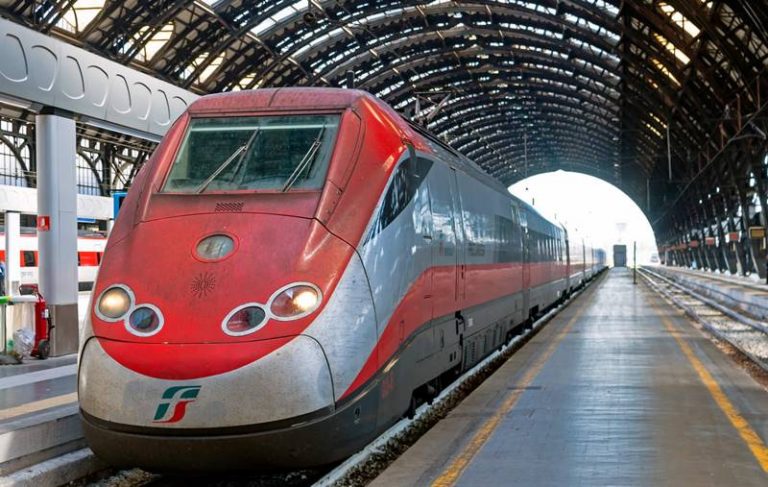 Treni speciali, tamponi e quarantena: le proposte di Callipo per il rientro dei fuorisede