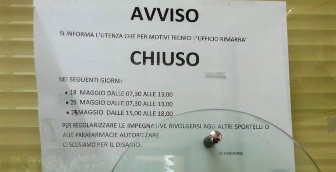 Vibo, ufficio ticket fuori uso: protesta degli utenti