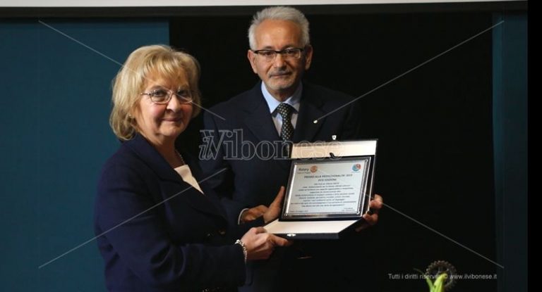 Tropea, la giornalista Vittoria Saccà premiata dal Rotary – Video