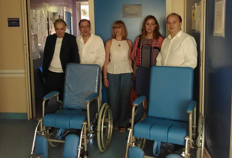 Donate all’ospedale di Vibo due nuove carrozzine per disabili