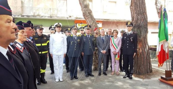 Vibo ricorda Antonino Civinini, il carabiniere ucciso nel tentativo di proteggere la folla – Video