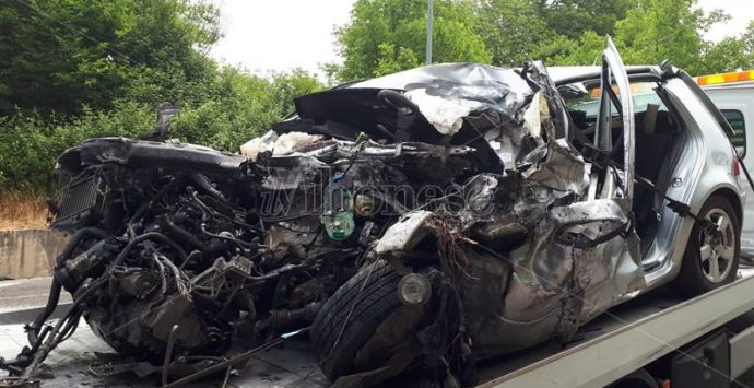 Strage sulla Trasversale, il pm dispone l’esame esterno delle salme dei tre ragazzi