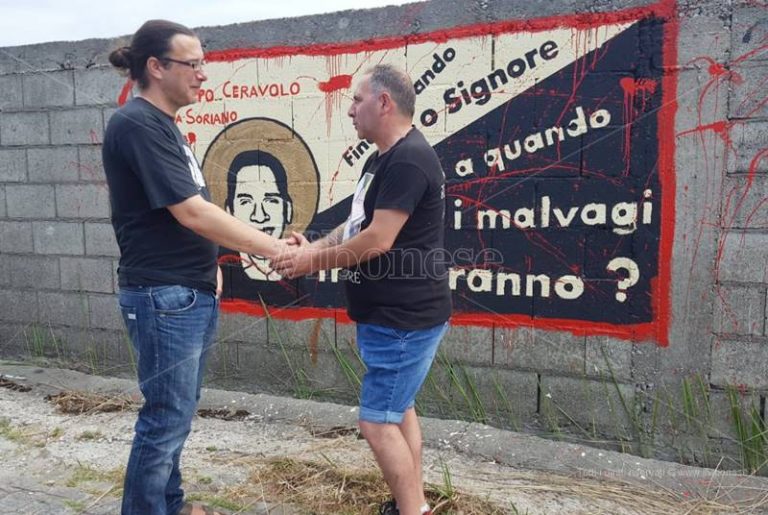 Filippo Ceravolo al posto di Hitler, a Vibo un murales scaccia l’odio per la verità – Video