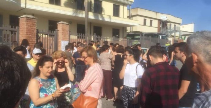 Liceo Scientifico, è il giorno dello sgombero: scatta la protesta