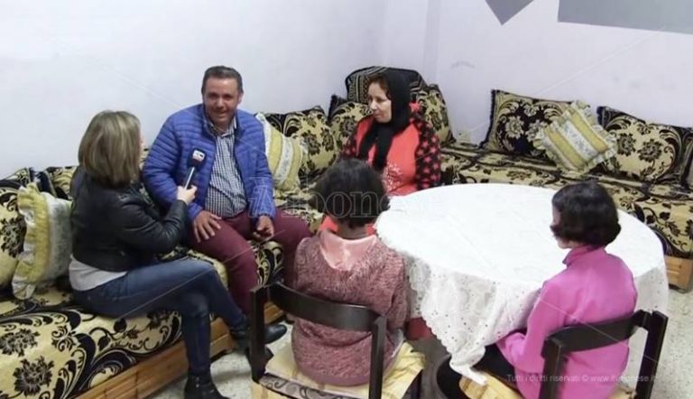 Una casa per Moudik e la sua famiglia, rinviato ancora lo sfratto – Video