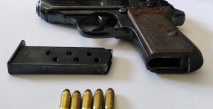 Pistola e proiettili nel Vibonese, udienza di convalida per due arrestati