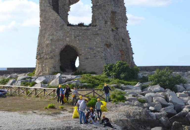 Gli alunni della scuola di Briatico a lezione di educazione ambientale