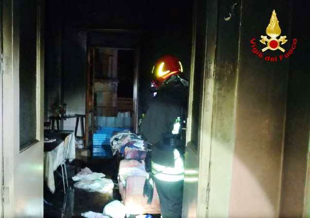 Gerocarne, incendio in un’abitazione: pronto intervento dei Vigili del fuoco