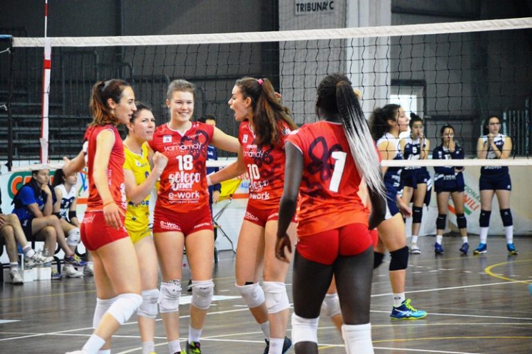 Volley, grandi emozioni nella prima giornata delle finali nazionali a Vibo e Pizzo