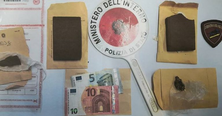 Vendeva hashish sul retro del Comune di Vibo, arrestato spacciatore