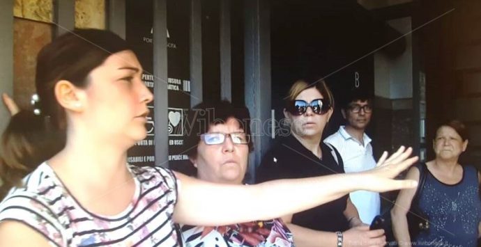 Frazioni senza acqua a Vibo, la protesta arriva al Comune – Video