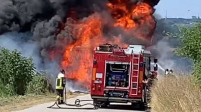 Tir avvolto dalle fiamme, paura lungo la provinciale per Spilinga – Video