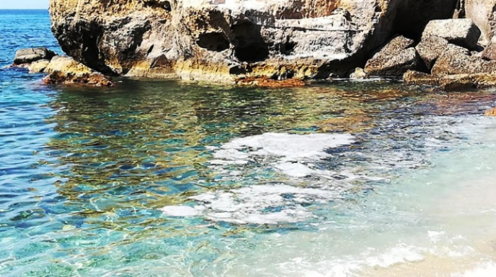 Mare sporco a Briatico, la rabbia dei residenti: «Ci stanno togliendo tutto»