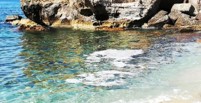Mare sporco nel Vibonese, l’Udicon scrive a Capitaneria ed Arpacal