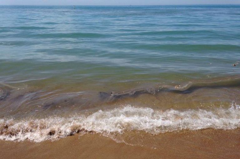 Divieto balneazione nel tratto di mare nei pressi della foce del torrente Murria