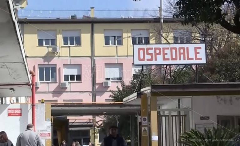 Coronavirus e ospedale di Vibo, la dura denuncia dei sindacati: «Alto il rischio di contagi»