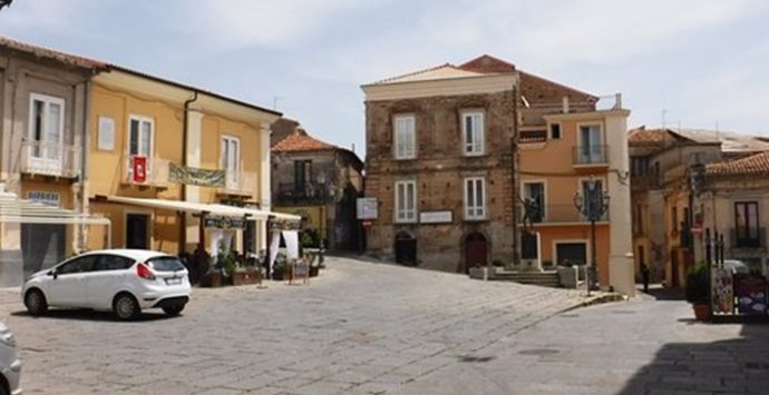 Nicotera: le richieste di denaro agli ambulanti e l’interesse per il Taranta Festival – Video