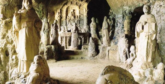 Rubati gli incassi nella chiesetta di Piedigrotta a Pizzo, indagini in corso