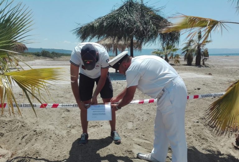 Occupazione abusiva della spiaggia, sequestro fra Pizzo e Curinga