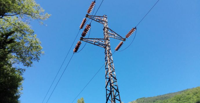 Black-out a Stefanaconi, la replica di Enel: «Disservizi dovuti a ondate di calore»