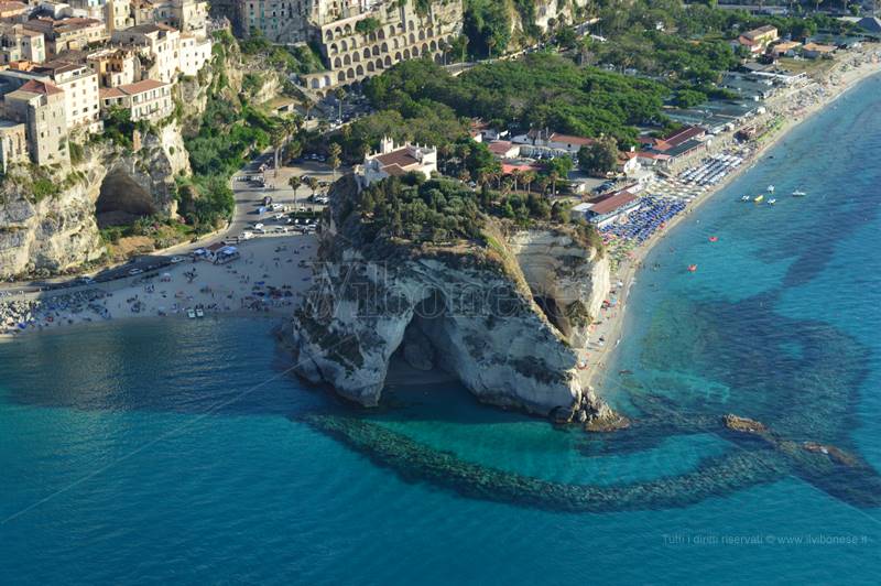 L'isola di Tropea vista dall'elicottero