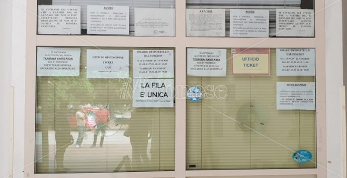 Sanità, ufficio ticket chiuso a Vibo: protestano gli utenti – Video