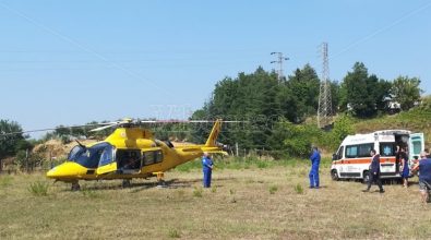 Cade da una scala in garage, grave 55enne di Acquaro