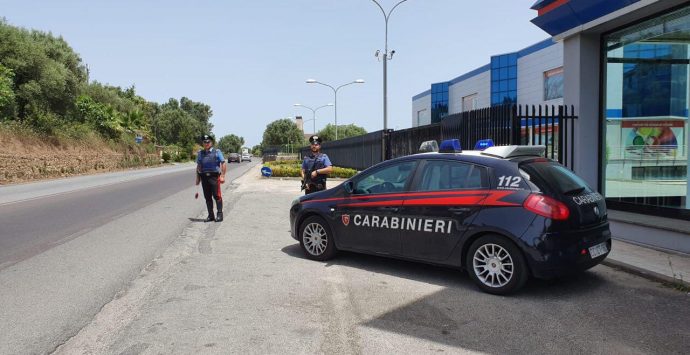 Rifiuta di sottoporsi ad esami tossicologici dopo la richiesta dei carabinieri: denunciato