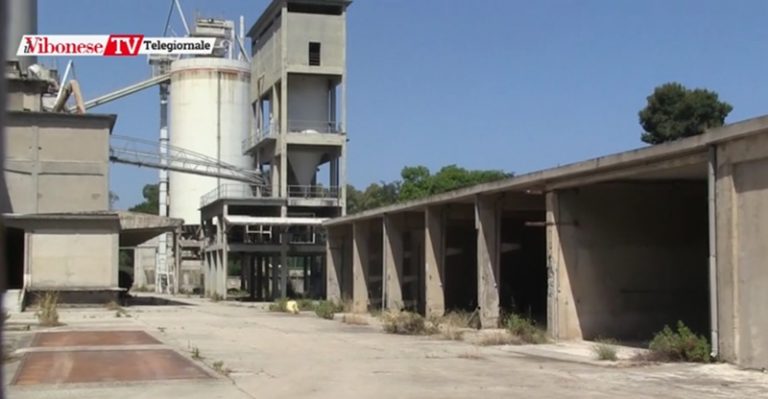 Ex Cementificio di Vibo Marina, un monumento all’abbandono – Video