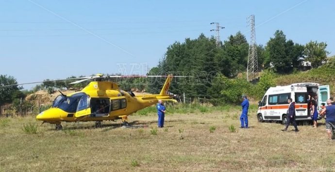 Cade da un’impalcatura, operaio trasportato in elisoccorso a Catanzaro