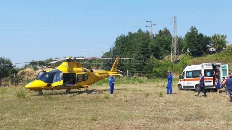 Cade da un’impalcatura, operaio trasportato in elisoccorso a Catanzaro