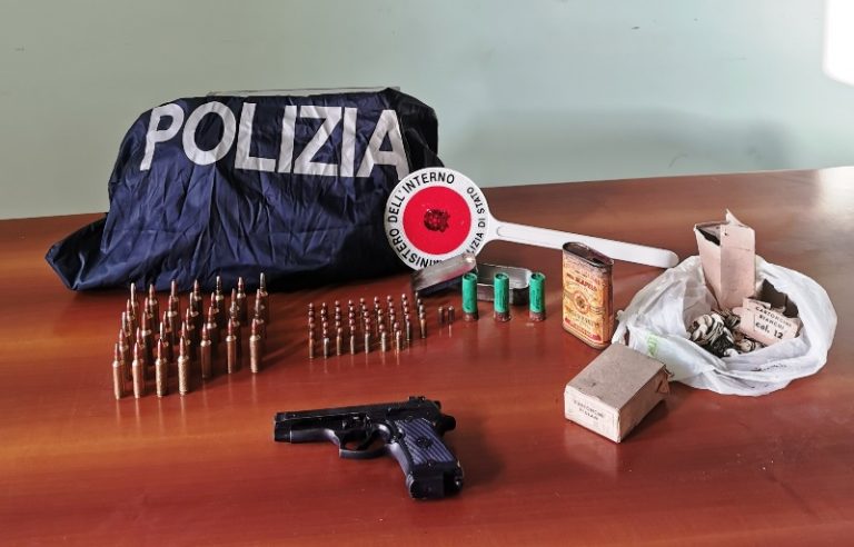 Detenzione illegale di armi e munizioni, denunciato un uomo a Dasà