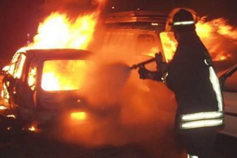 San Costantino Calabro, in fiamme la motopala di proprietà del Comune