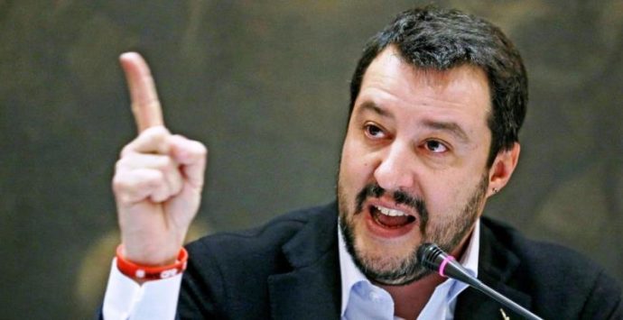 Scritte offensive contro Matteo Salvini, due denunce a San Nicola da Crissa