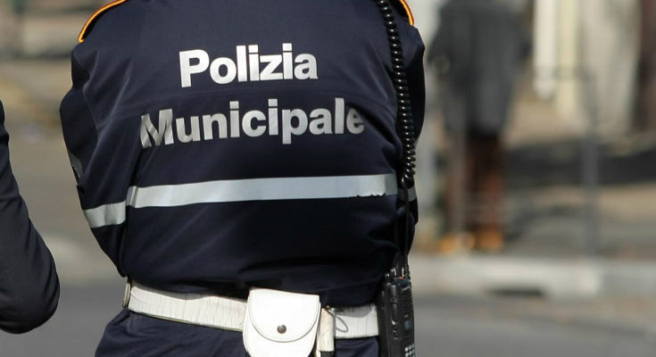 Banda di borseggiatrici in azione al mercato di Vibo, ladra bloccata dalla Municipale