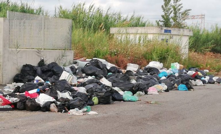 Vibo invasa dai rifiuti, Marasco: «Il sindaco rispetti l’ordinanza Santelli»