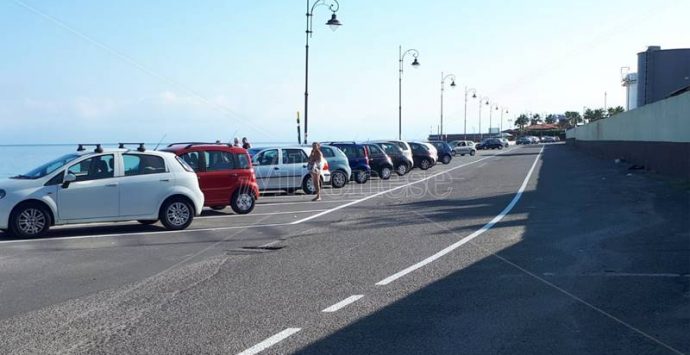 Parcheggi in via Vespucci a Vibo Marina, Policaro: «Il petrolio prevale sul turismo»