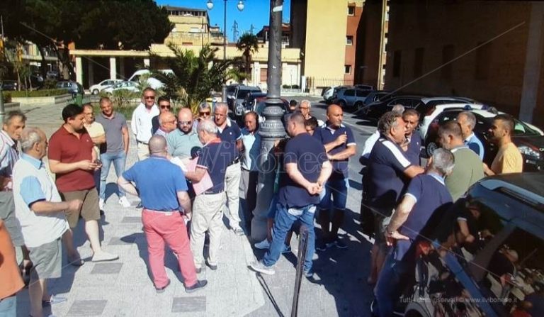 Piscopio ancora senz’acqua, la protesta si sposta in Municipio – Video