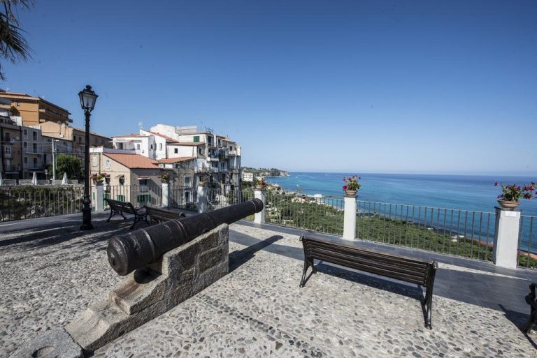 Tropea, appaltati i lavori di riqualificazione di Piazza Cannone: il via dopo le feste