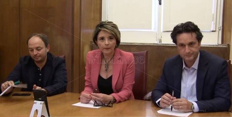 Emergenza rifiuti a Vibo, il sindaco: «Il peggio è alle spalle, ora il nuovo appalto» – Video