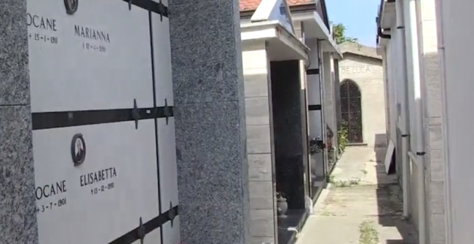 Parghelia, foto sottratte dalle lapidi: il paese s’indigna – Video
