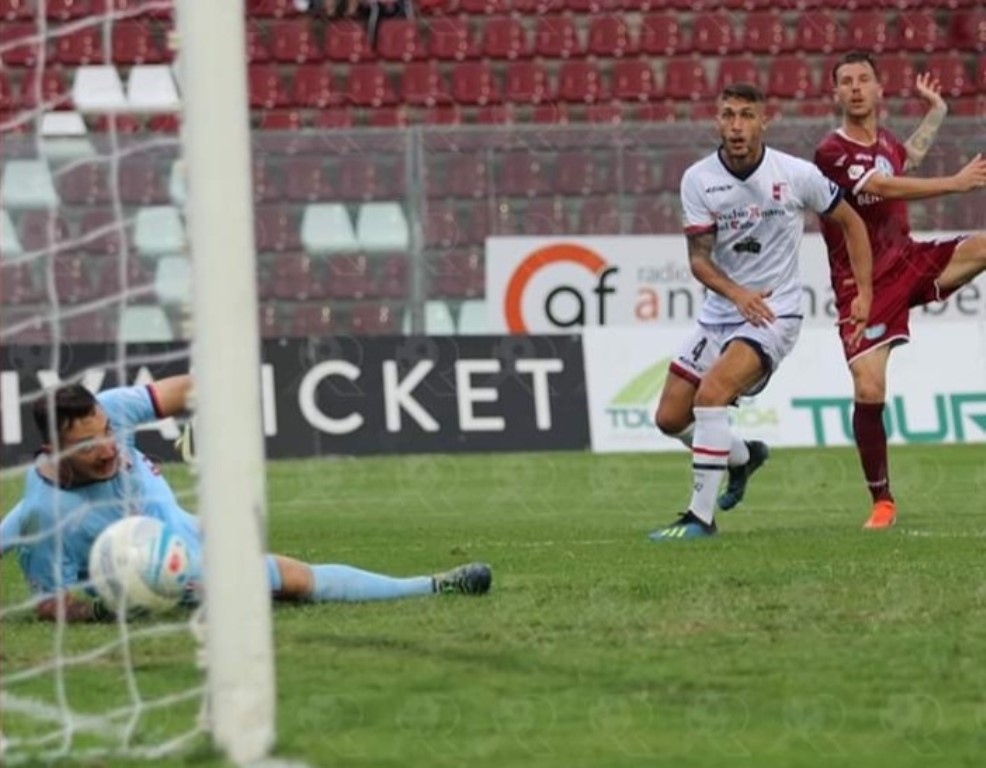 Azione di gioco al Granillo [foto tratta dal sito della Reggina]