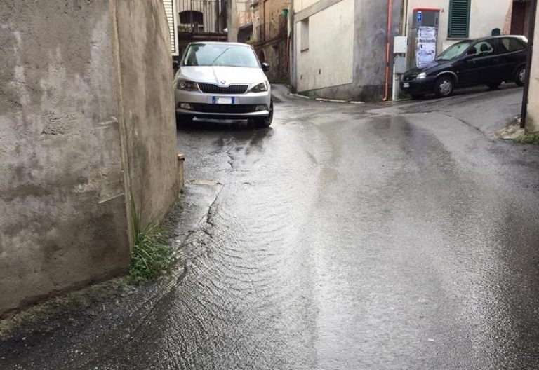 Triparni, disagi in paese per le perdite d’acqua