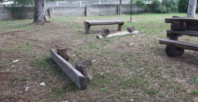 Mileto, il parco dell’ex Foro Boario devastato a poche ore dalla riapertura – Foto