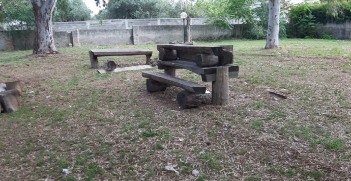 Mileto, il parco dell’ex Foro Boario devastato a poche ore dalla riapertura – Foto