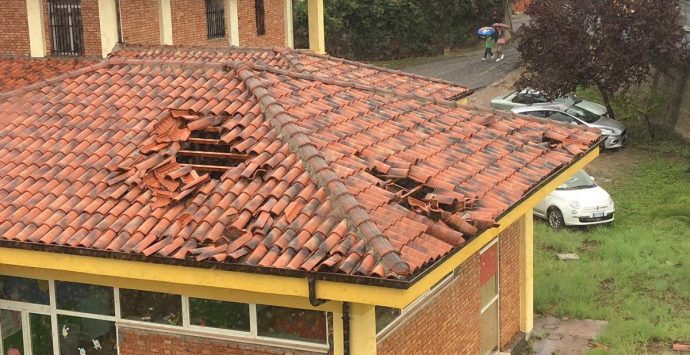 Tromba d’aria a Pizzo, danneggiati Comune e scuola dell’Infanzia – Foto