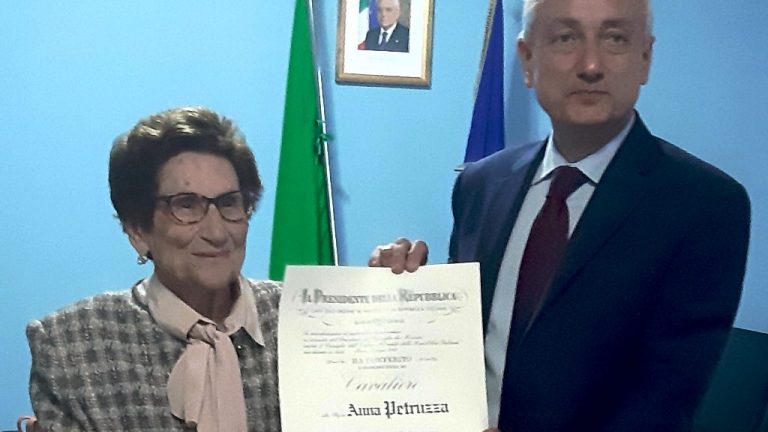 Ha fatto nascere migliaia di bambini, Anna Petruzza Cavaliere della Repubblica